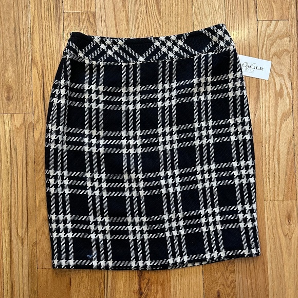 NEW Villager Petites LIZ CLAIBORNE Black White Wool PLAID SKIRT size 14 Petite - Picture 1 of 7